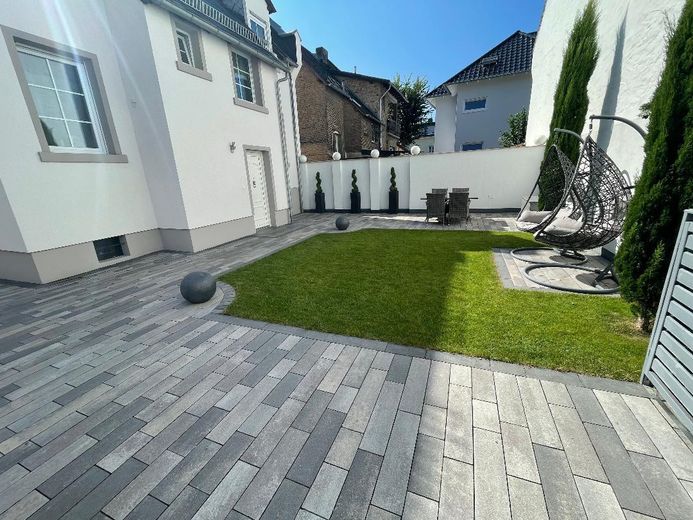 Prime Investment in Frankfurt – Fully Renovated Home with Stable Income – Foto 1