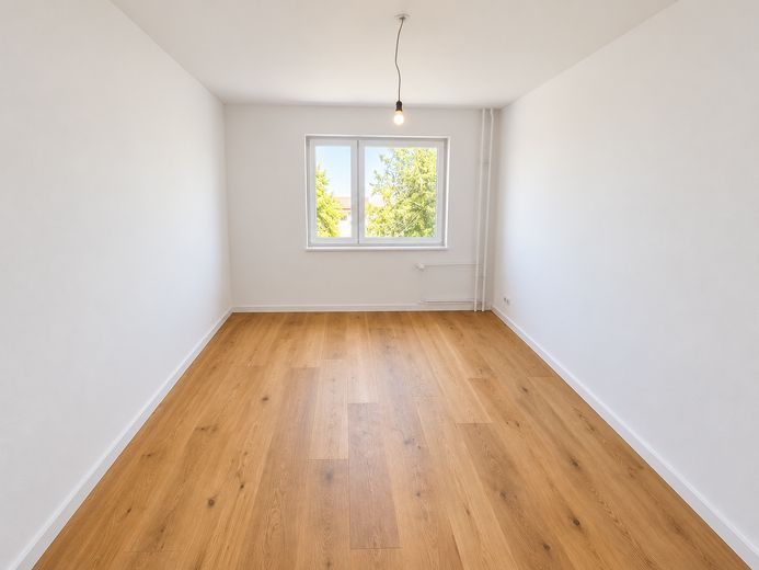Komisyonsuz | Üstün Durumda! 3 Oda - Parke, Balkon ve Yeşil Manzara – Zimmer 2