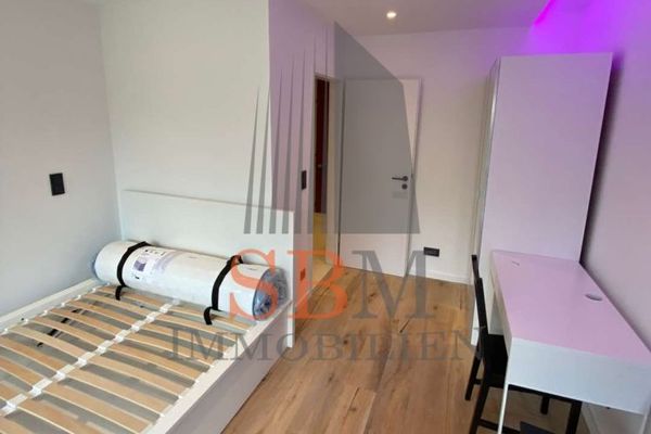 Zwei Zimmer in entspannter 4er-WG in Forstenried – inklusive privatem Balkon!
