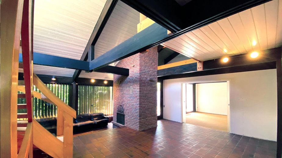 Een bijzonder huis met uitzonderlijke architectuur van particulier / zonder courtage – Wohnzimmer Blick 1