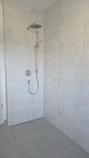 Penthousewohnung in Trier-Quint, Neubau Erstbezug, sonnige ruhige Lage – Regendusche