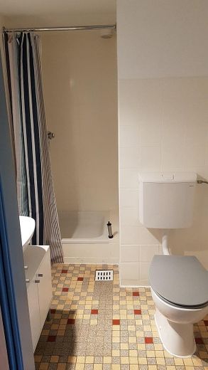 Prov.frei! 1-Zi Altstadt-Wohnung mit Dreisamblick an der Uni! – Bad