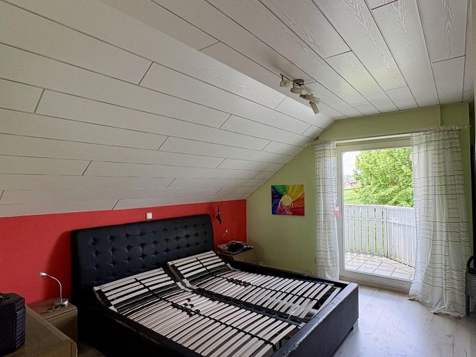Casa unifamiliare indipendente con garage, terrazza, balcone e ampio giardino – Foto 6