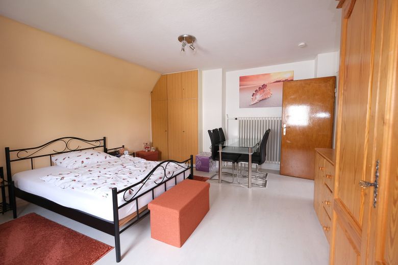 Maison individuelle confortable (max. 3 pers.) avec grand jardin, UNIQUEMENT À LOUER ! – Obergeschoss
