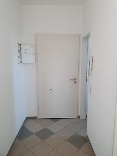 Gut geschnittene 3-Raum KDB-Wohnung im DG – Foto 10