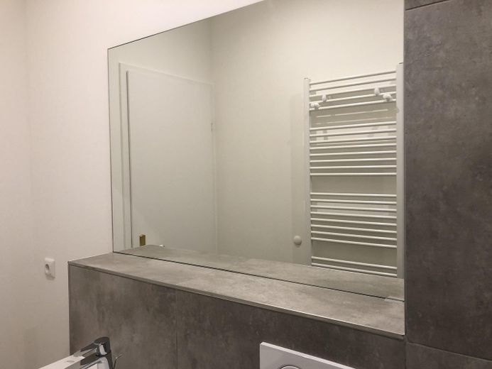 Stilvoll modernisierte Altbauwohnung mit Balkon im beliebten Florakiez – Badezimmer