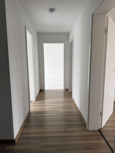 Schöne, zentral gelegene und helle DG-Wohnung – फोटो 3