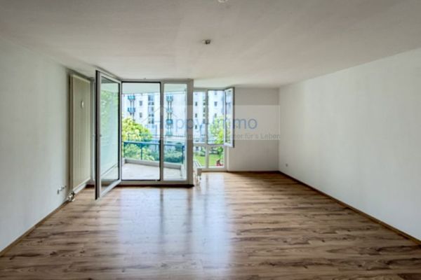 Wohnung ist bezugsfrei / Süd-Loggia / EBK / weißes Bad / 1 Zi ETW 2. OG / ruhige Innenhoflage