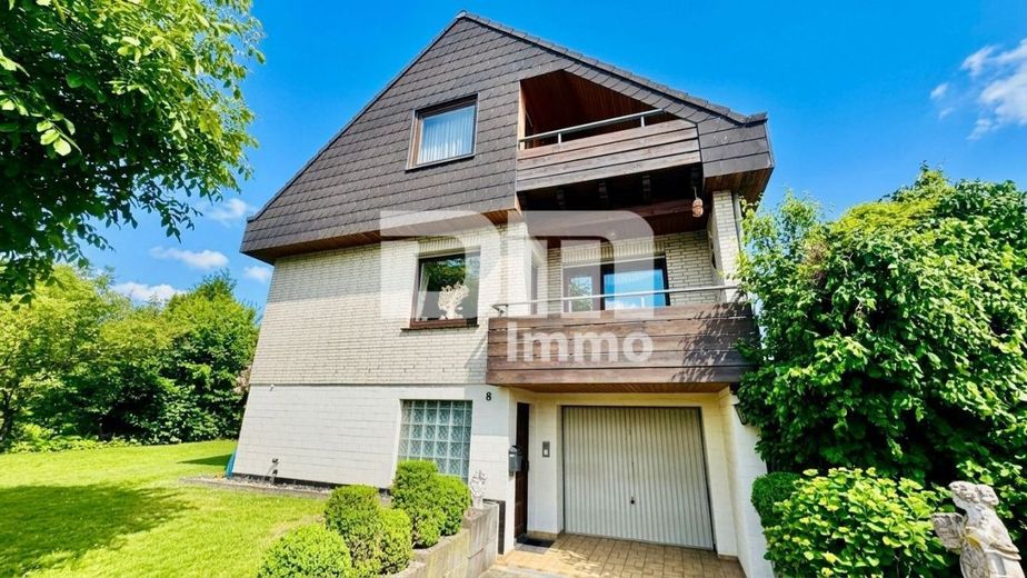 (R)eserviert!Großzügiges Einfamilienhaus in begehrter Lage mit Balkonen und Traumgarten – Frontansicht Titel
