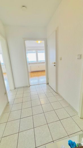 Helle 2-Zimmer-Wohnung mit Südbalkon, Weitblick und TG nahe MHH – Flur