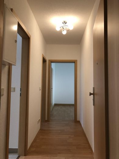 Verfügbarkeit ab 15.09.2026 – Charmante, teilmöblierte 2-Zimmer-Wohnung mit Westbalkon – Flur