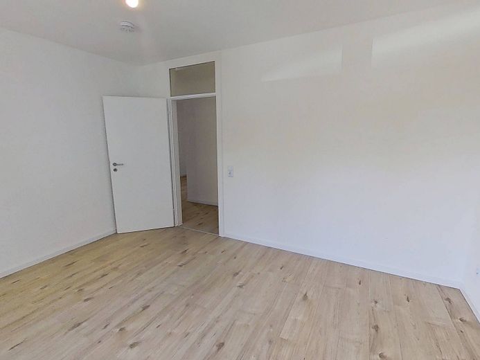 Moderne 3-Zimmer-Wohnung mit Balkon in fußläufiger Nähe zum Stadtzentrum – Ansicht II: Schlafzimmer I