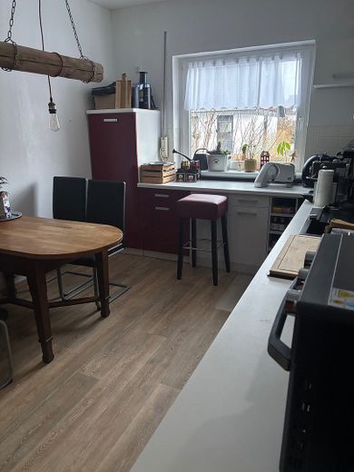 Casa unifamiliare a Kaufungen con appartamento indipendente – Foto 1