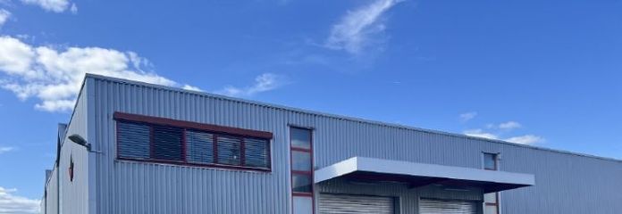 Bright, heated hall with natural daylight, accessible at ground level
