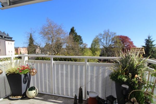 Sonnige 3-Raumwohnung mit Südbalkon und Stellplätzen in gepflegter Anlage