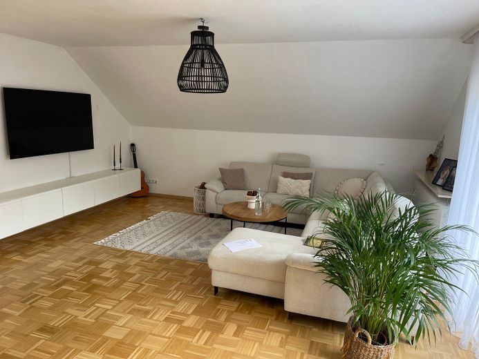 واحة سكنية هادئة وسط الخضرة – Großzügiges Wohnzimmer