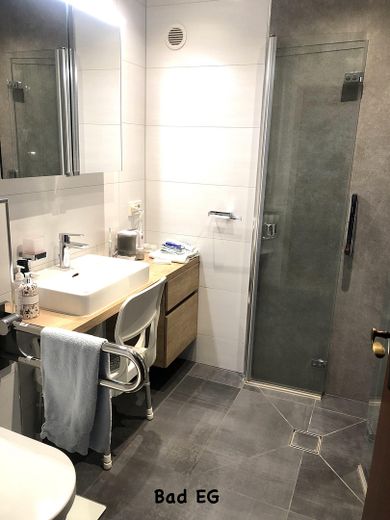 Twee-gezinswoning in een rustige woonomgeving – Bad EG