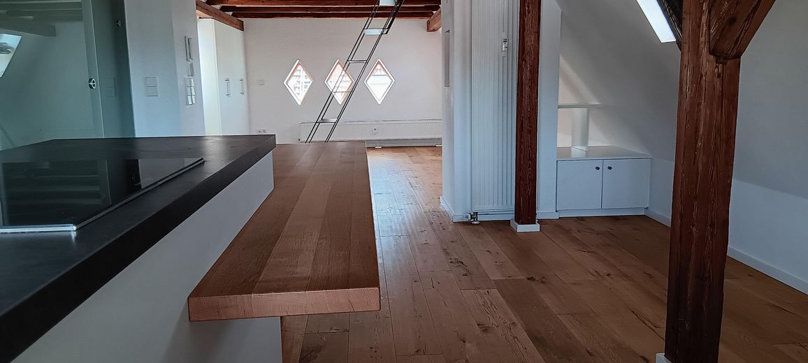 Old building gem - studio with castle view – Blick Küche/Esszi. Richtung WZ