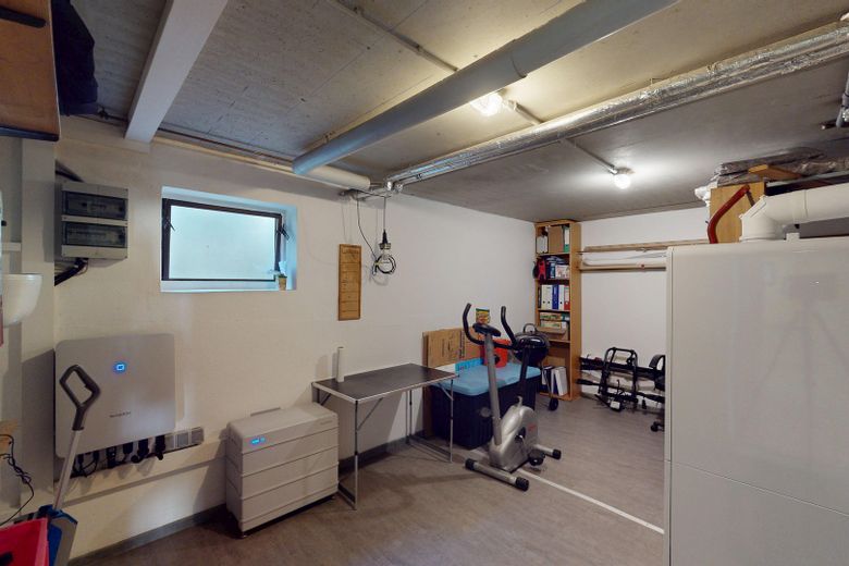 Geniş manzaralı yenilikçi mimar evi; cömert yaşam alanı; modern enerji tedariki – Technik-/ Multifunktionsraum