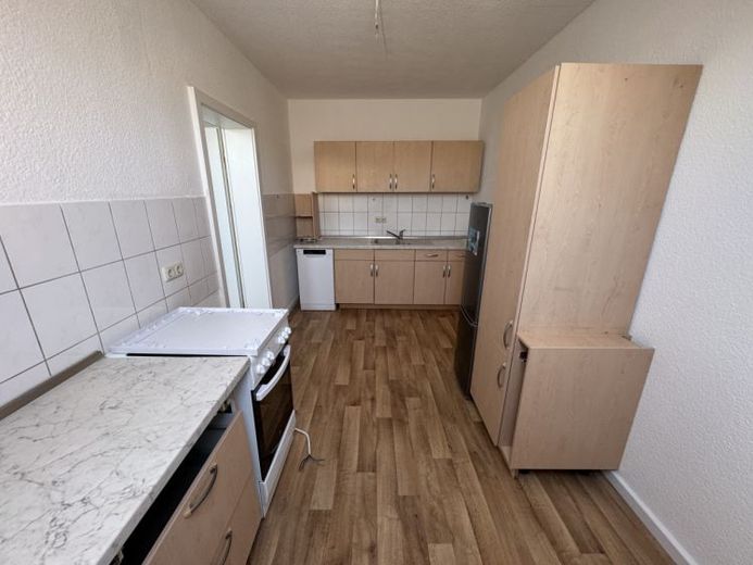 Mit Einbauküche! Preiswerte 2 DG-Zimmer Wohnung im Zentrum von Weida! – फोटो 1