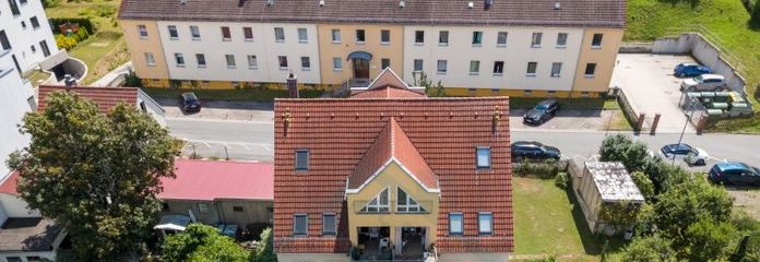 Punto arquitectónico destacado en la planta ático: Mucho espacio, logia en el tejado y vistas panorámicas al Jenzig