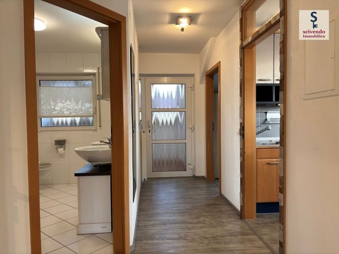 Gemütlich. Hell. 3-Zimmer. DG-Wohnung. Nähe-KA/PF. – Flur