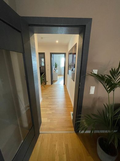 Luxuriöse 4-Zimmer-Wohnung Tegernheim, Barrierefrei mit Aufzug – Gang
