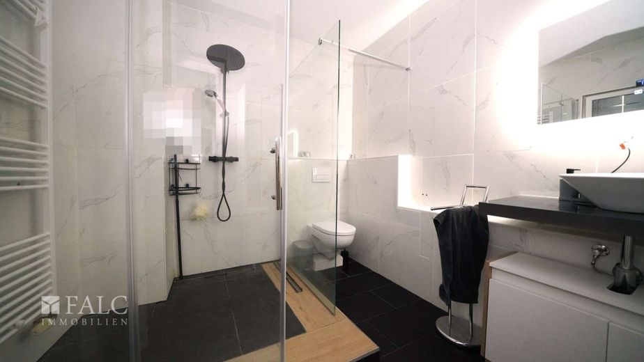 Ein Haus - 3 Etagen - Vielseitig Nutzbar... und das zu einem unschlagbaren Preis! - FALC Immobilien – Modernes Bad für Ihre Routine