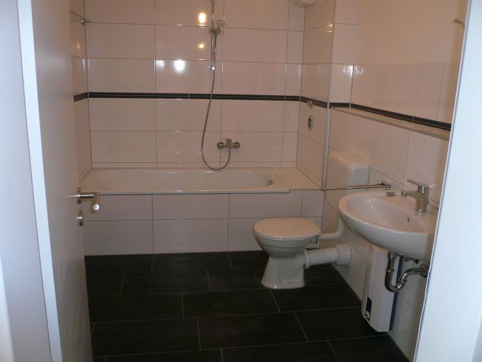 Schöne Apartment Wohnung mit Balkon in Heiligenhaus zu vermieten – Bad