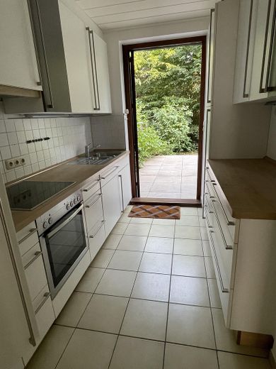 Großzügiges Reihenhaus in Schwachhausen – Küche Terrasse