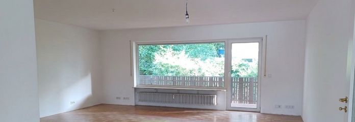 Przestronne, świeżo wyremontowane mieszkanie 3,5-pokojowe o powierzchni 115 m², z dużym balkonem, garażem i miejscem parkingowym – Wohnzimmer