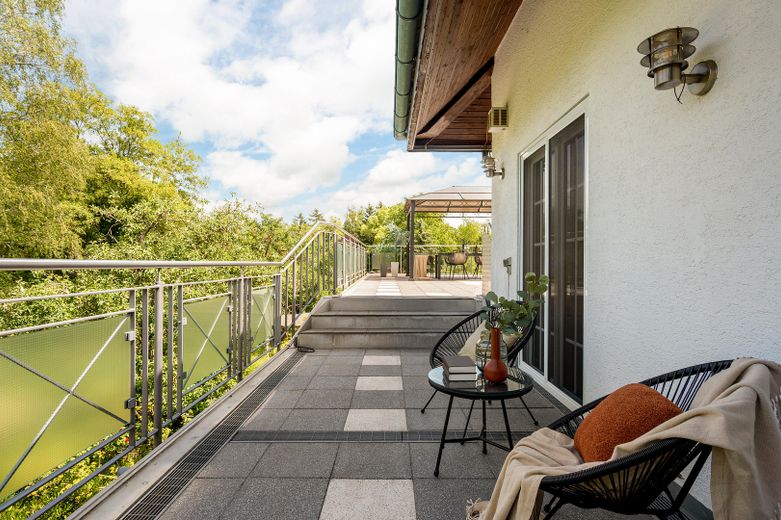 Provisionsfrei & sofort bezugsfertig: 4-Zi-Wohlfühloase mit 86 m² Sonnenterrasse – Terrasse