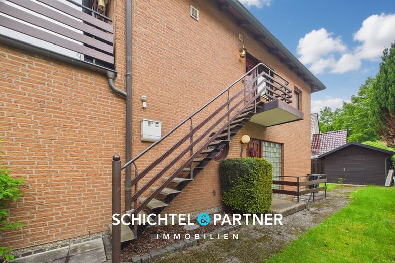 Achim-Zentrum| Freistehendes Ein-  Zweifamilienhaus mit Garten – S&amp;P | Eingänge