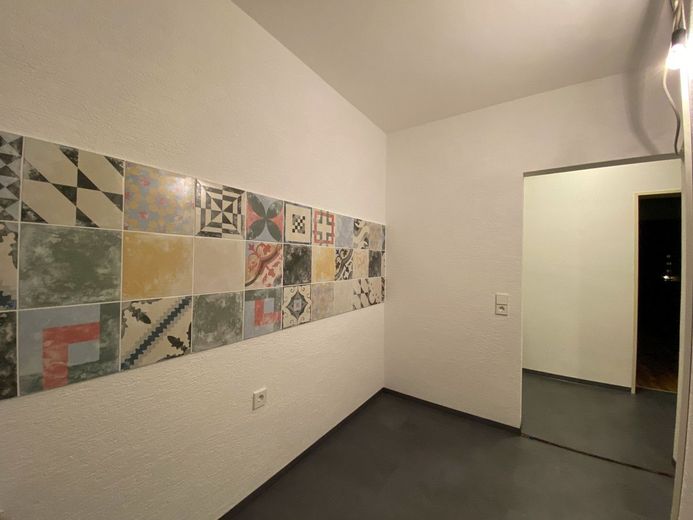 Ruhige Renovierte 2 Zimmer Wohnung – Küche