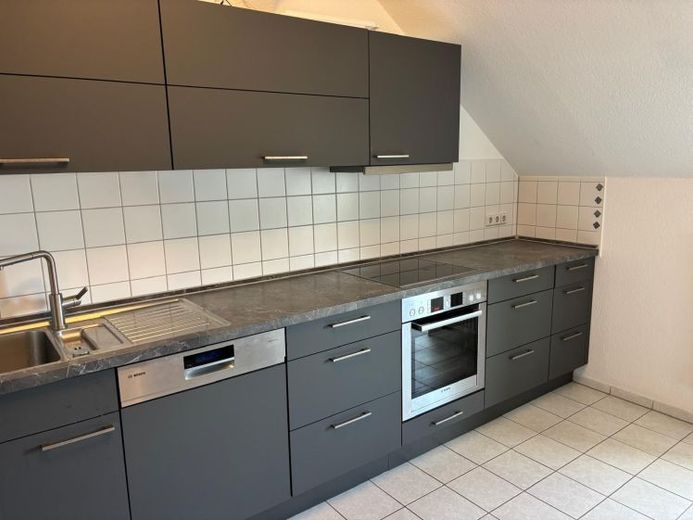 DISPONIBILE DAL 1.11. !! Possibile rilevare la cucina componibile - laminato, bagno con finestra ! – Foto 1