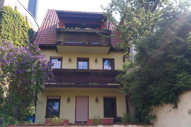 Casa a schiera tranquilla con appartamento indipendente, costruita circa nel 2000 – Foto 1