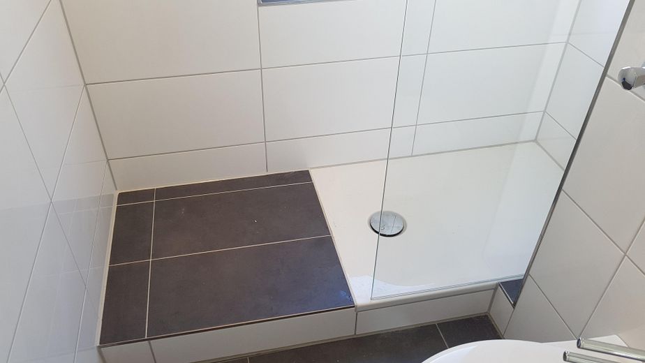 Rarität am Lister Platz: Sanierte Substanz, Eilenriedeblick & 130 m² Penthouse-Maisonette – Bad neu 4 OG