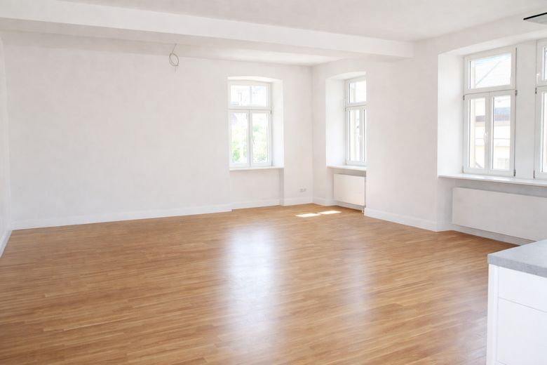 Ampio soggiorno-pranzo in un affascinante appartamento duplex – Wohn-Essbereich