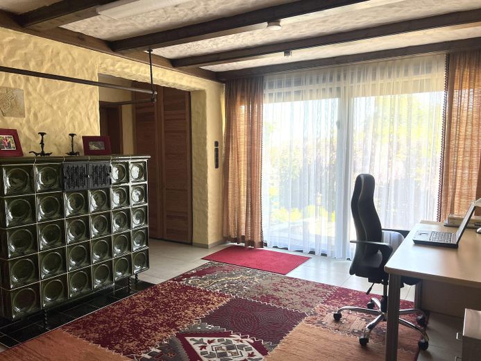 Durchgangszimmer im UG