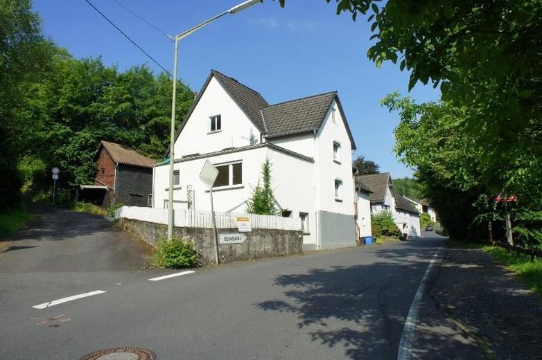 ** RENOVIERTES EINFAMILIENHAUS - IN RUHIGER LAGE IN SELBACH ** – Bild 3