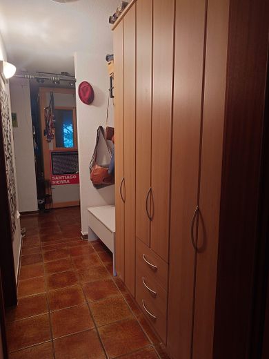 3,5 Zimmer Wohnung, hell, gut geschnitten mit 2 Balkonen und TG – Flur