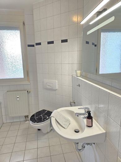 3-Zi.-Wohnung mit 2 Balkonen & EBK – ruhige Lage – Foto 3