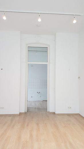 Wohnraum mit Blick zur Küche