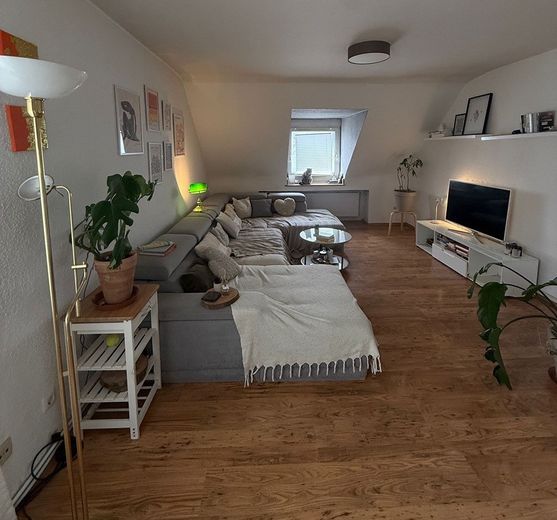 Spacious, high-quality modernized 3-room apartment with new bathroom in a quiet – Foto 1
