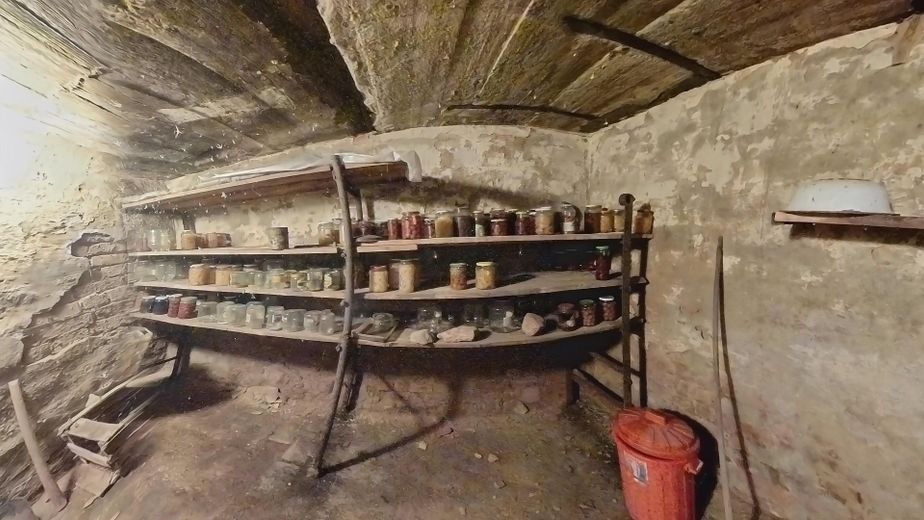 12 Zimmer | 164 m² | Doppelhaushälfte mit Entwicklungspotenzial nahe der Müritz- provisionsfrei – Keller im Anbau