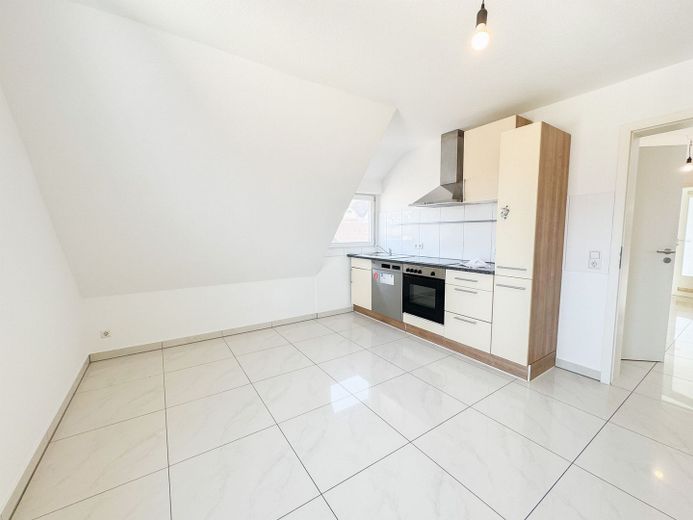 Helle und großzügige 3,5-Zimmer Maisonettewohnung mit EBK und Balkon! – Ebene 1- Küche