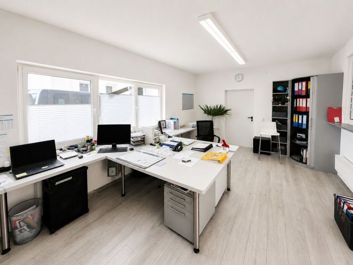 Vielseitige Lager und Gewerbefläche mit Büro und Hochparterre in Hüllhorst / Tengern – Büro
