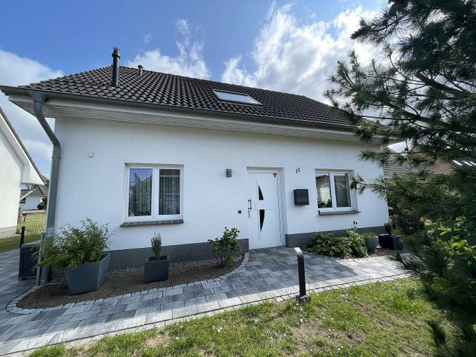 Modernisiertes Einfamilienhaus mit PV-Anlage, neuer Heizung und Traumterrasse – Haus vorne