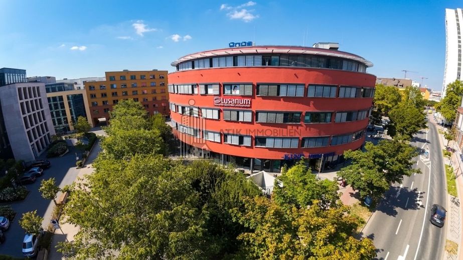 ATIK: Moderne Büro- und Praxisflächen im Gesundheits- und Ärztezentrum Lusanum – Drohnenaufnahme