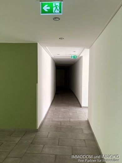 2-Zimmer-Wohnung in Zwickau im Dachgeschoss und mit Personenaufzug – Flur